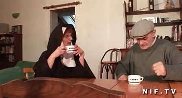 sex loạn luân thật Penn Barb Barber lấy Tiktok của cô ấy và phim sexnhat bị con trai riêng của cô ấy đụ.